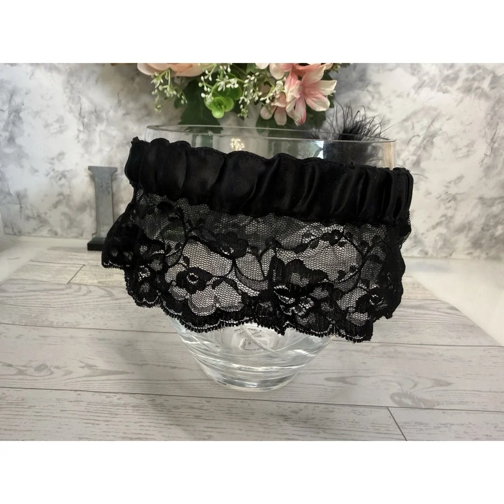 Vintage Victoria's Secret Black‎ Lace Feathers Leg Garter Bride Wedding Y2K EUC